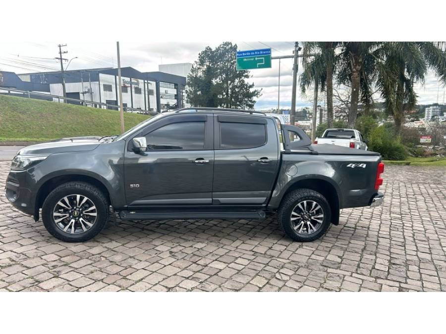 CHEVROLET - S10 - 2018/2019 - Cinza - R$ 167.000,00