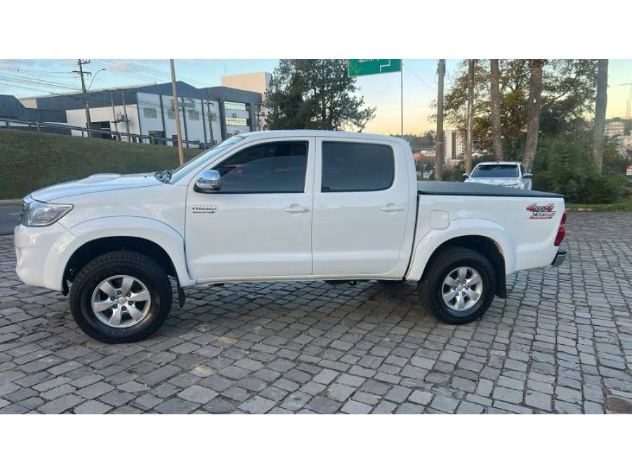 TOYOTA - HILUX - 2013/2014 - Branca - R$ 149.000,00