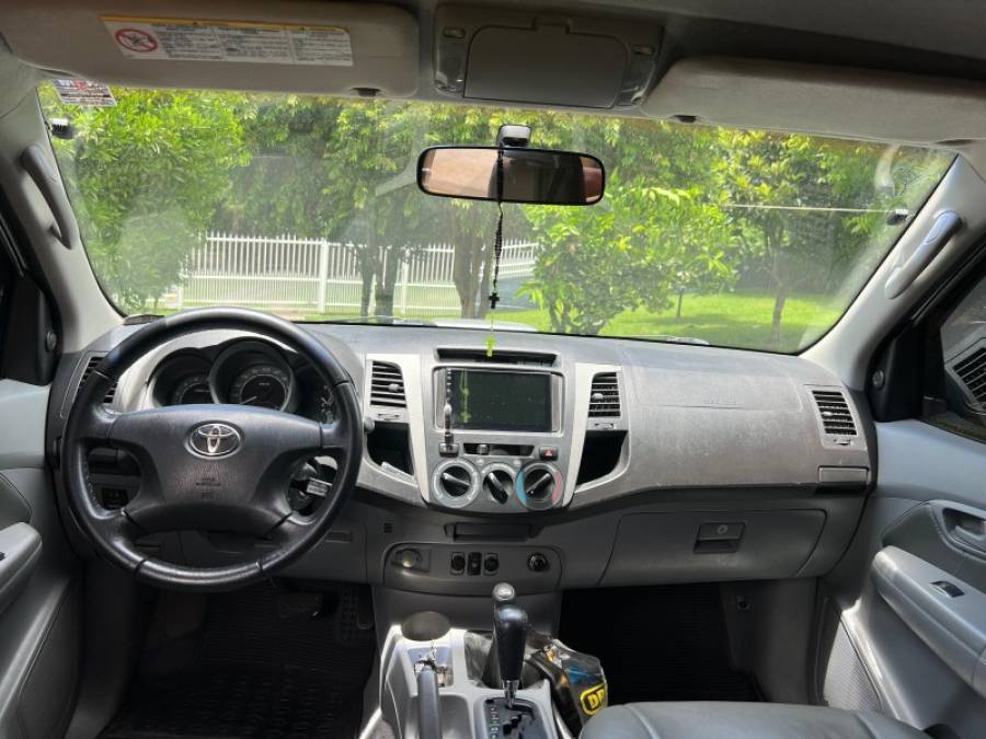 TOYOTA - HILUX - 2008/2008 - Prata - R$ 119.000,00