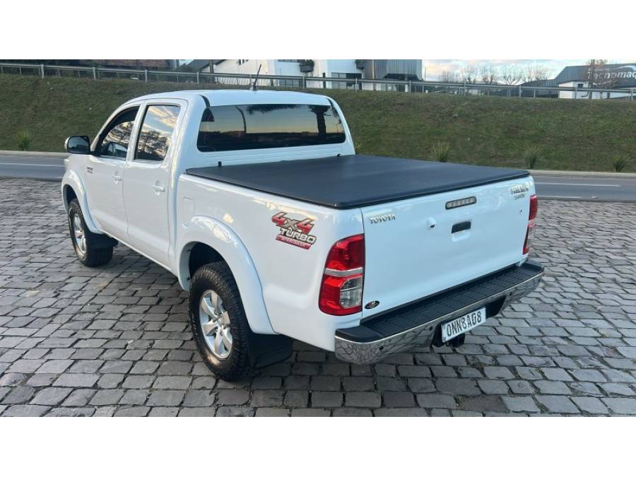 TOYOTA - HILUX - 2013/2014 - Branca - R$ 149.000,00