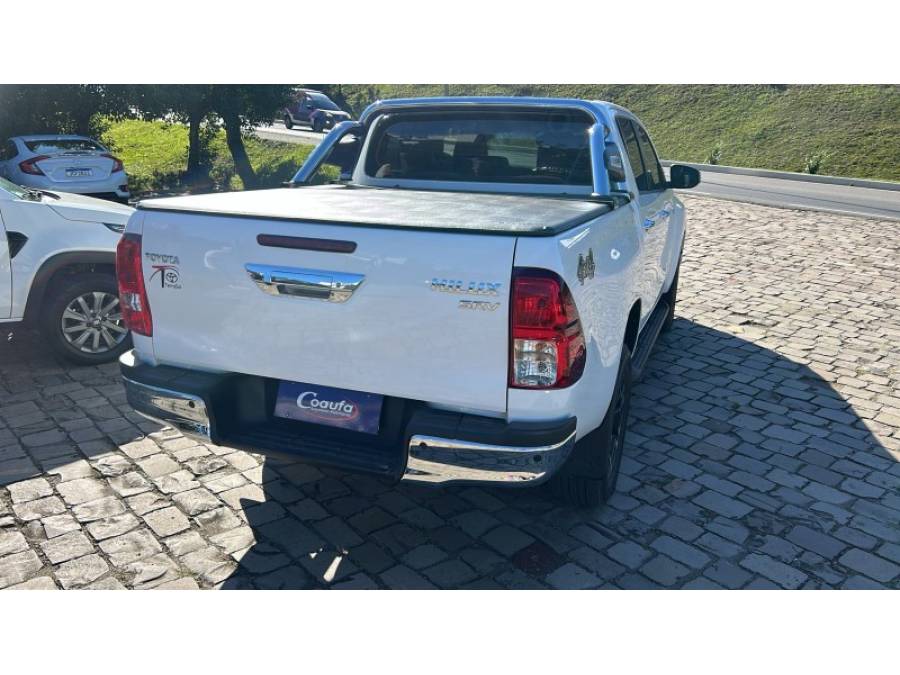 TOYOTA - HILUX - 2024/2024 - Branca - R$ 272.000,00