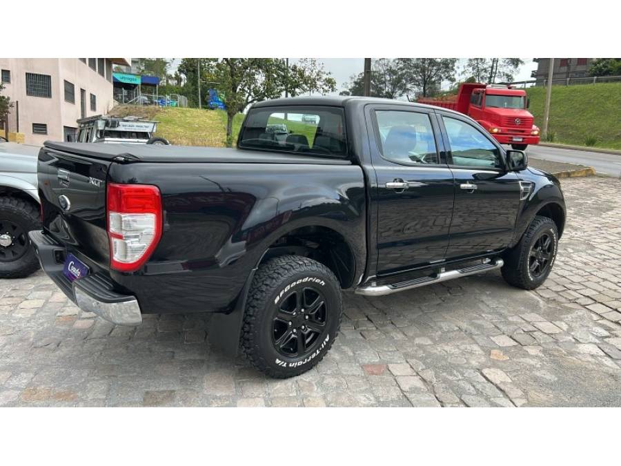 FORD - RANGER - 2015/2015 - Preta - R$ 98.000,00