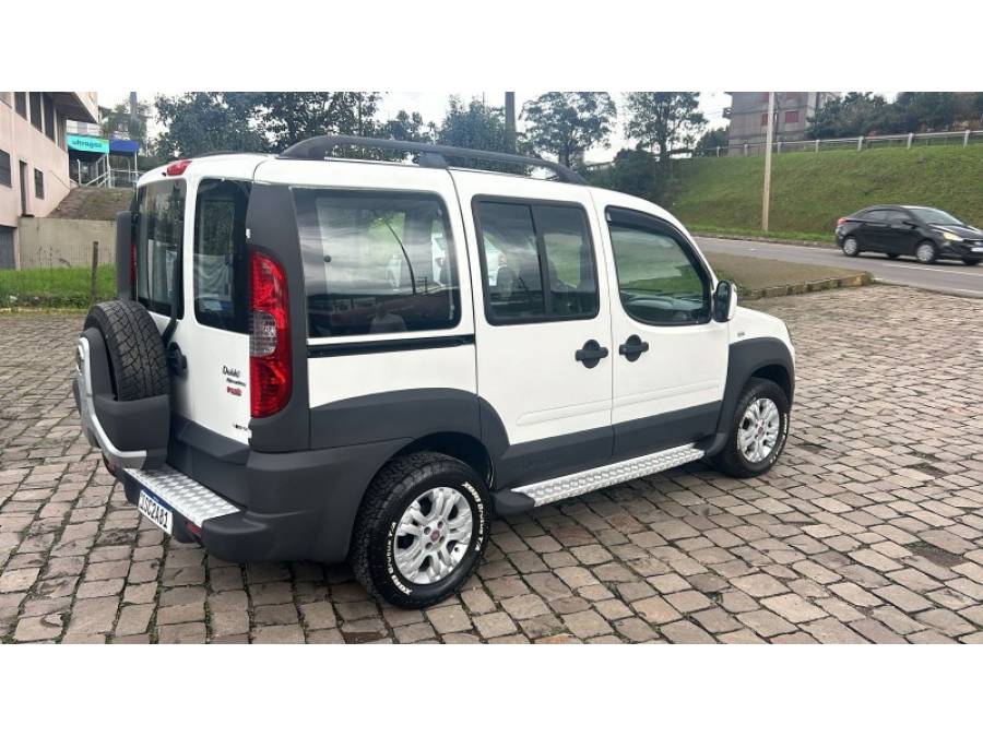 FIAT - DOBLÓ - 2011/2012 - Branca - R$ 49.900,00