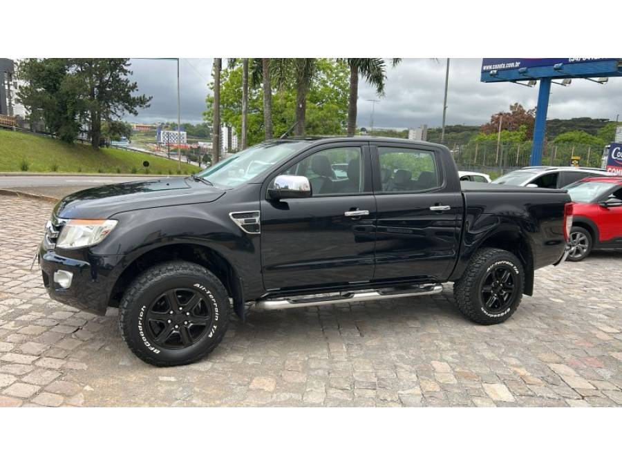 FORD - RANGER - 2015/2015 - Preta - R$ 98.000,00