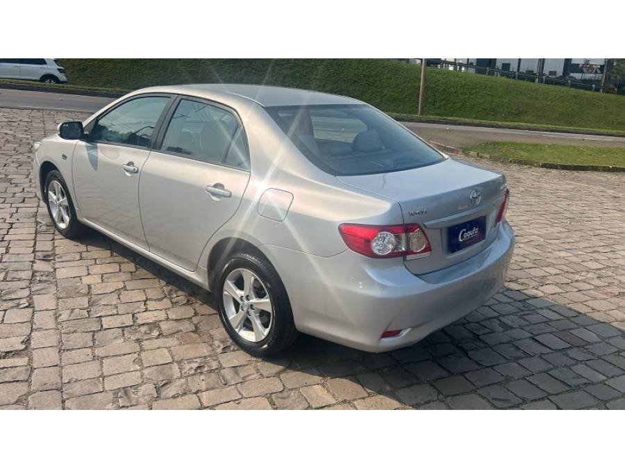 TOYOTA - COROLLA - 2013/2013 - Prata - R$ 68.900,00