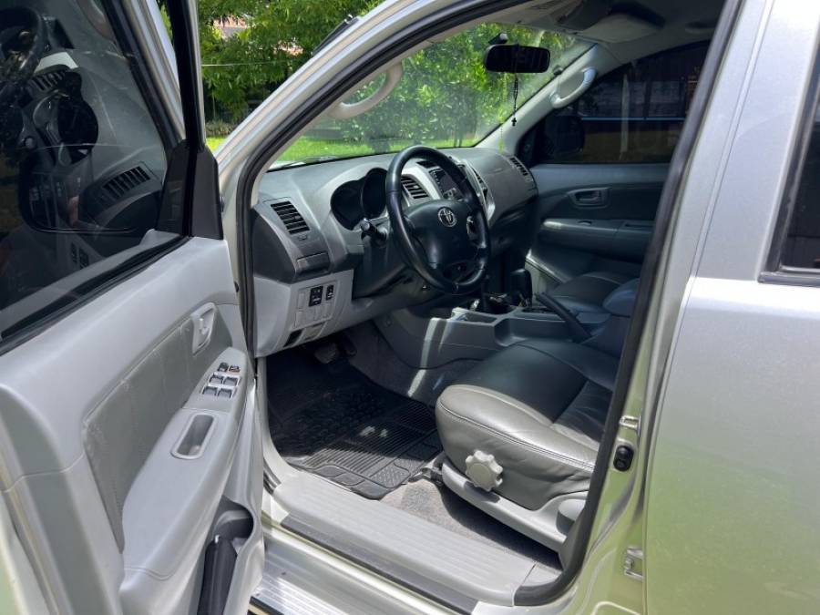 TOYOTA - HILUX - 2008/2008 - Prata - R$ 119.000,00