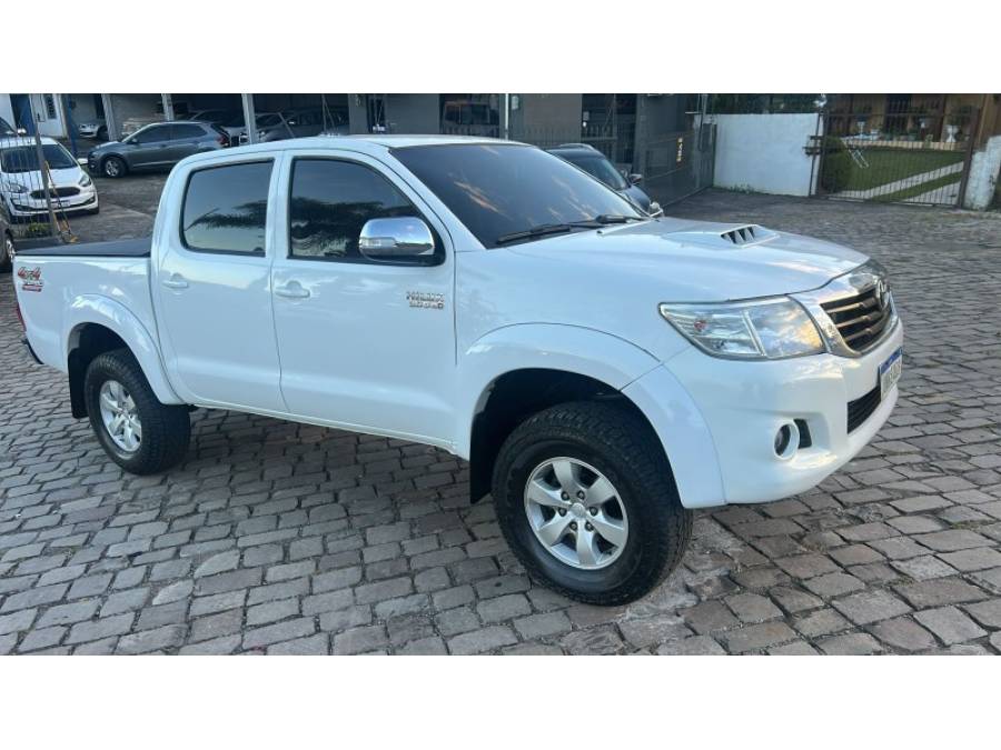 TOYOTA - HILUX - 2013/2014 - Branca - R$ 149.000,00