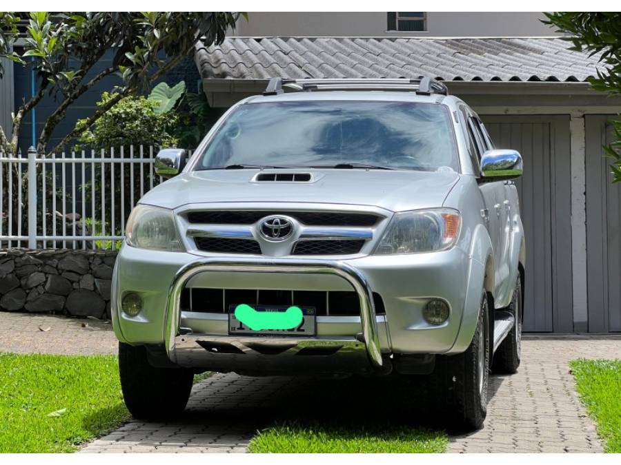 TOYOTA - HILUX - 2008/2008 - Prata - R$ 119.000,00