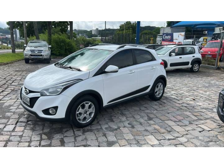 HYUNDAI - HB20X - 2013/2014 - Branca - R$ 59.900,00