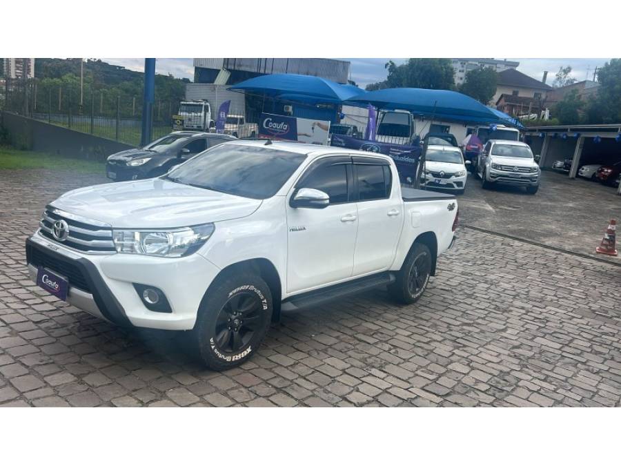 TOYOTA - HILUX - 2017/2017 - Branca - R$ 185.000,00