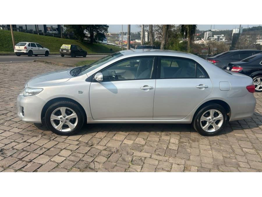 TOYOTA - COROLLA - 2013/2013 - Prata - R$ 68.900,00