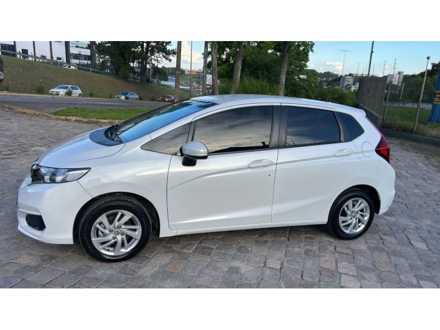 HONDA - FIT - 2021/2021 - Branca - R$ 79.900,00