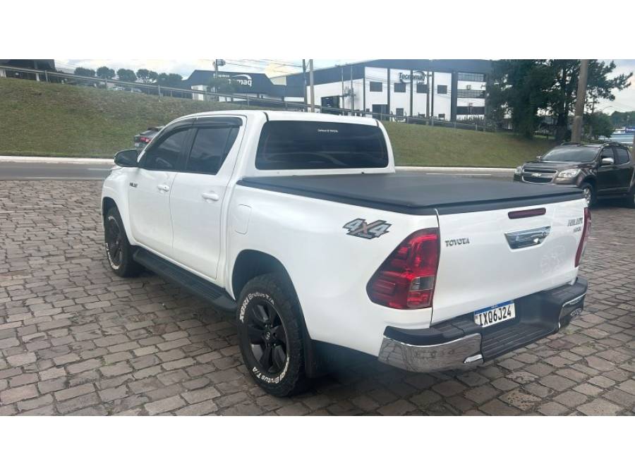 TOYOTA - HILUX - 2017/2017 - Branca - R$ 185.000,00